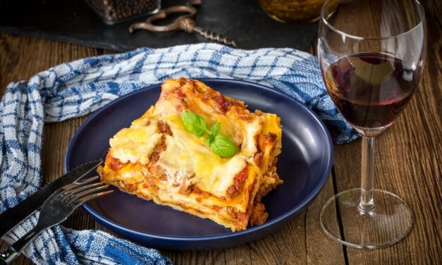 Dining Like in Italy: How to Pair Lasagna and Wine