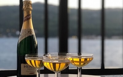 Bottle of German Sekt and four filled Glasses